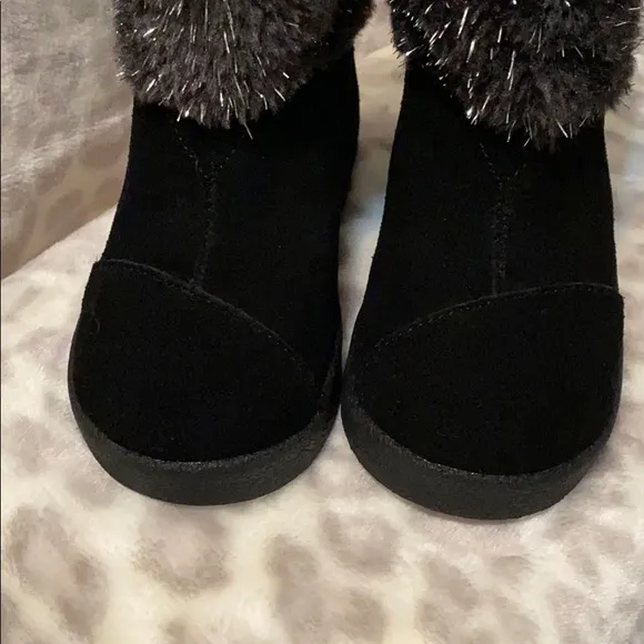 TOMS/Toddler boots/size 6