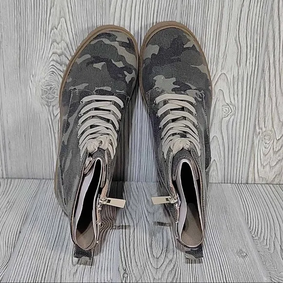 TORRID CAMO CANVAS LUG SOLE LACE UP HIKER BOOTS NIB SZ 8 WW