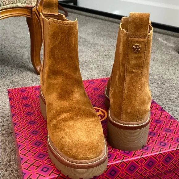 TORY BURCH Tan Suede Chelsea Boots