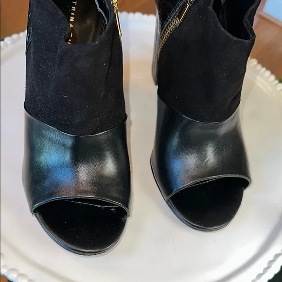 Trina Turk Black Heeled Boots with Chunky Heel
