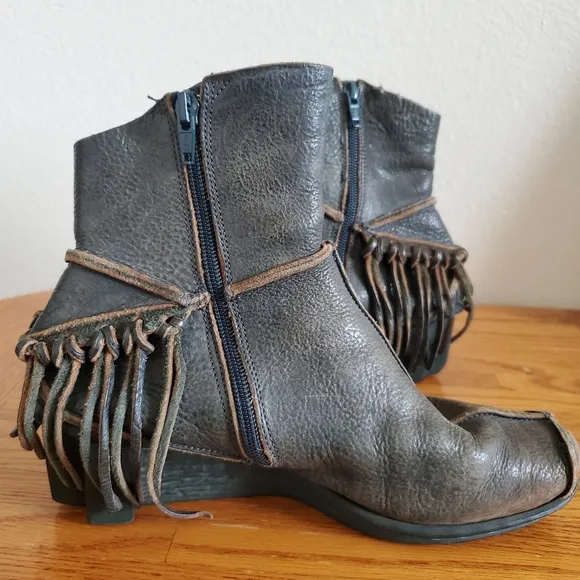 Trippen Hunter Green Leather Fringe Ankle Boots Women's Shoe Size 7