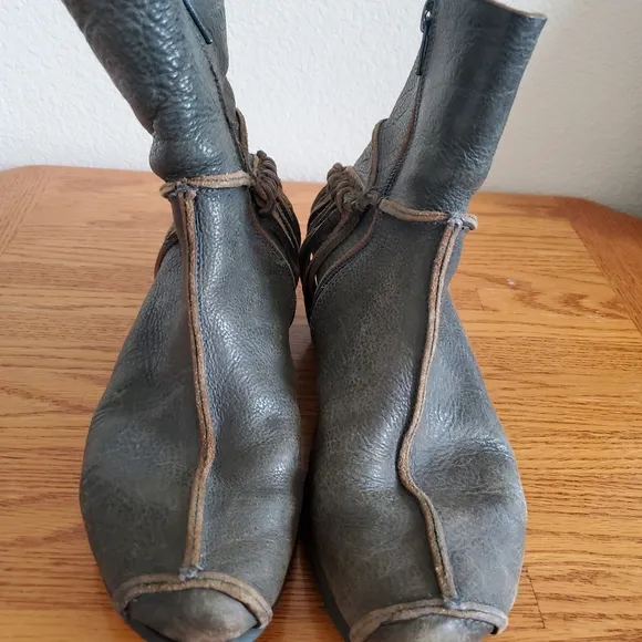 Trippen Hunter Green Leather Fringe Ankle Boots Women's Shoe Size 7