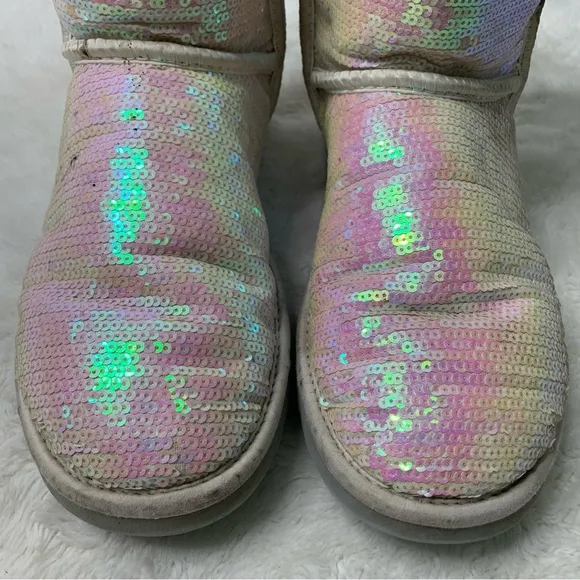 Ugg 1003511 Women’s White Iridescent Sparkle Sequins Classic Boots Size 9