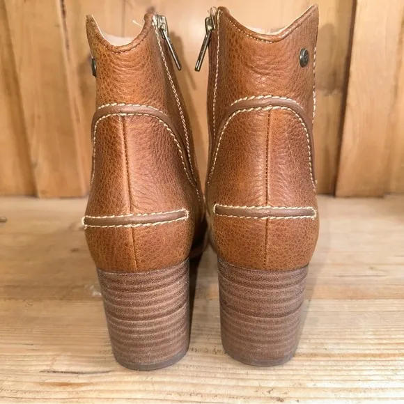 UGG Annie Chestnut Brown Tan Leather Heeled Ankle Booties Boots Western Size 7