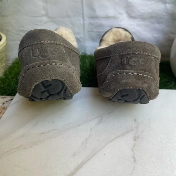 UGG Ascot loafers Men’s Size 8 gently used