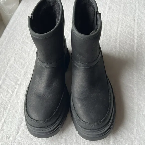UGG Ashton Zip Women’s Boots