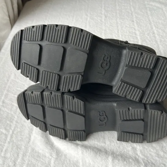 UGG Ashton Zip Women’s Boots