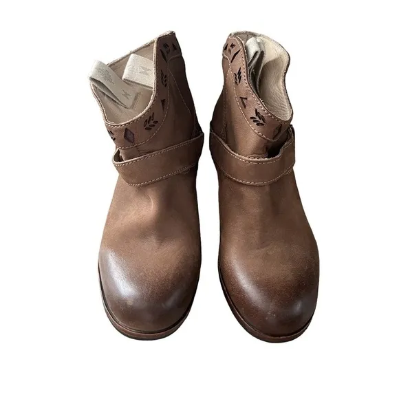 UGG Austin Women's 3179 Brown Leather Cowboy Ankle Boots Size 5