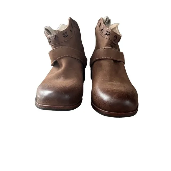UGG Austin Women's 3179 Brown Leather Cowboy Ankle Boots Size 5