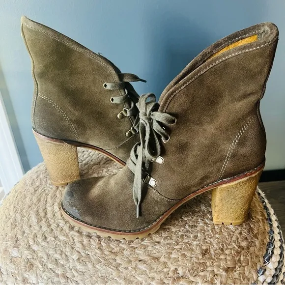 UGG Australia Calynda Olive Suede Ankle Boots