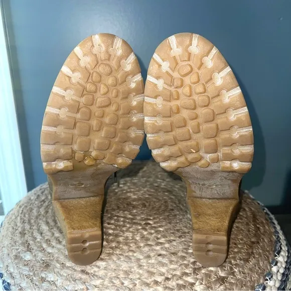 UGG Australia Calynda Olive Suede Ankle Boots