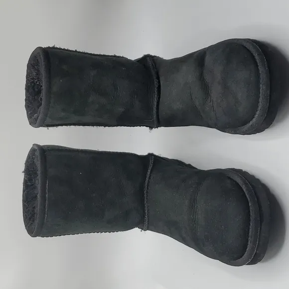 Ugg Australia classic sheepskin lined boots size 7