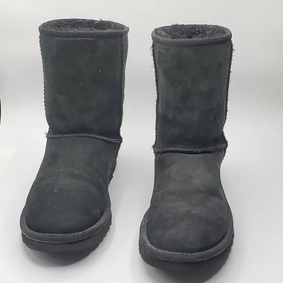 Ugg Australia classic sheepskin lined boots size 7
