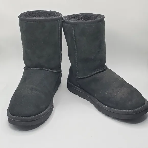 Ugg Australia classic sheepskin lined boots size 7