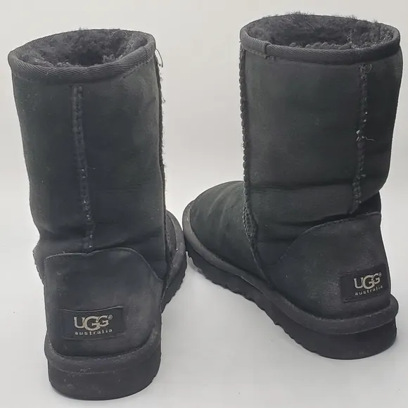 Ugg Australia classic sheepskin lined boots size 7