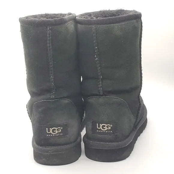 Ugg Australia classic sheepskin lined boots size 7