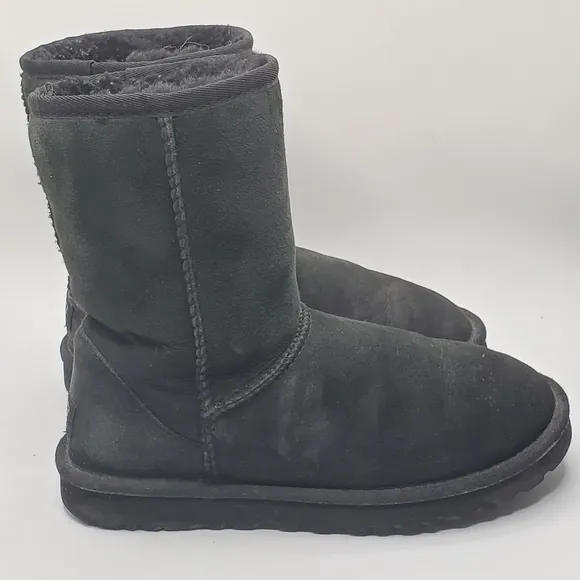 Ugg Australia classic sheepskin lined boots size 7