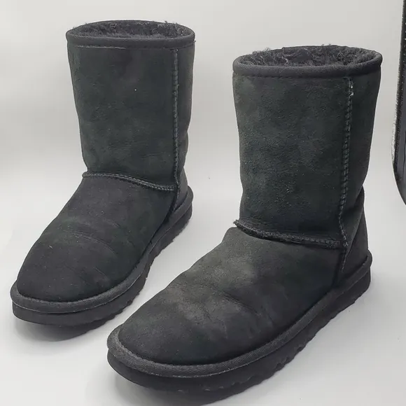 Ugg Australia classic sheepskin lined boots size 7