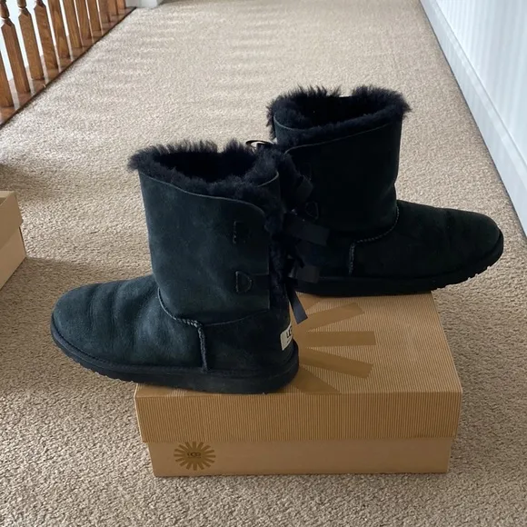 “Ugg Australia” K Bailey Bow, black boot; size6