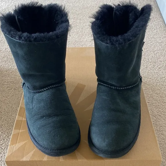 “Ugg Australia” K Bailey Bow, black boot; size6