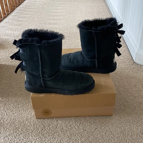 “Ugg Australia” K Bailey Bow, black boot; size6