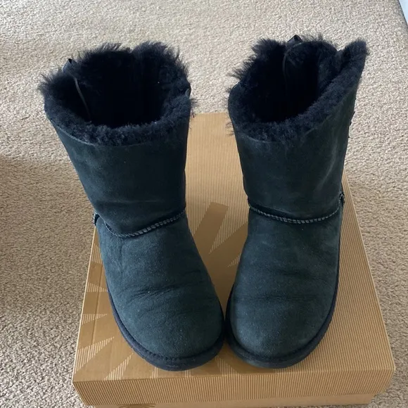 “Ugg Australia” K Bailey Bow, black boot; size6
