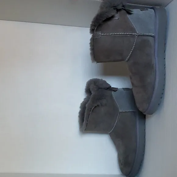 Ugg Australia Mini  Bailey Bow II Boots Winter Snow Gray Women's Woman's SIZE 7