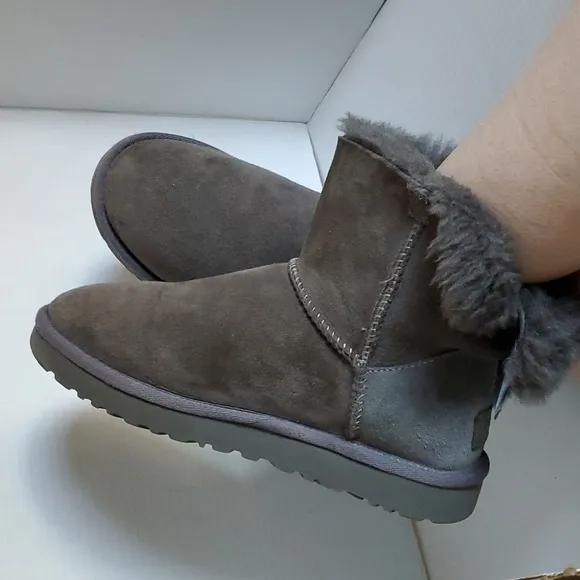 Ugg Australia Mini  Bailey Bow II Boots Winter Snow Gray Women's Woman's SIZE 7
