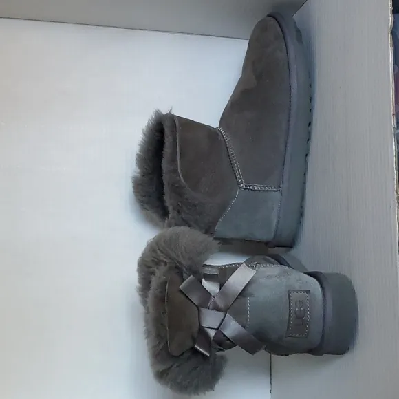 Ugg Australia Mini  Bailey Bow II Boots Winter Snow Gray Women's Woman's SIZE 7