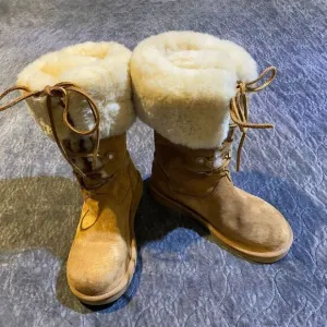 UGG Australia Montclair Boots 1892 Chestnut Suede Sheepskin Lace Up Size 7