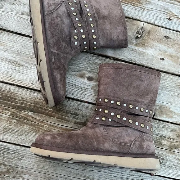 UGG Australia Rare Clovis Boots #3329 Expresso Suede Zip Studs Size 8 EUC