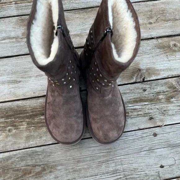 UGG Australia Rare Clovis Boots #3329 Expresso Suede Zip Studs Size 8 EUC