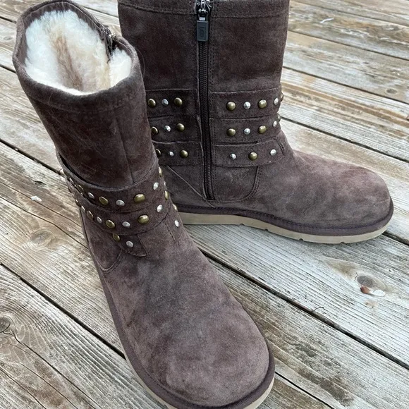 UGG Australia Rare Clovis Boots #3329 Expresso Suede Zip Studs Size 8 EUC