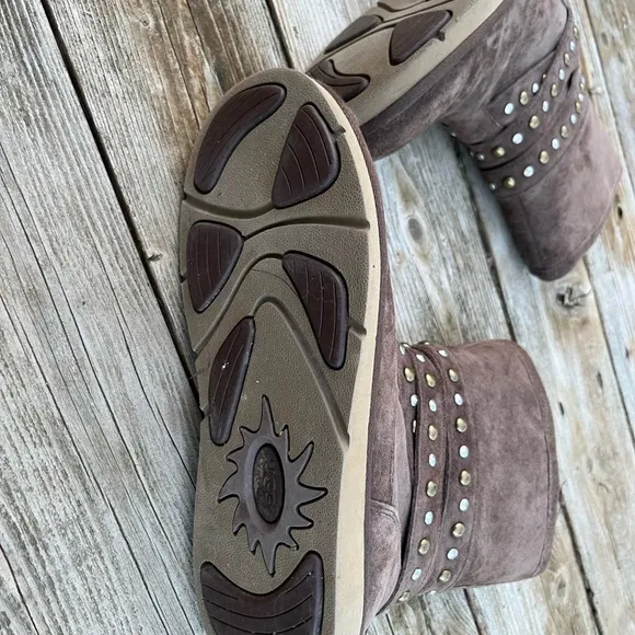 UGG Australia Rare Clovis Boots #3329 Expresso Suede Zip Studs Size 8 EUC