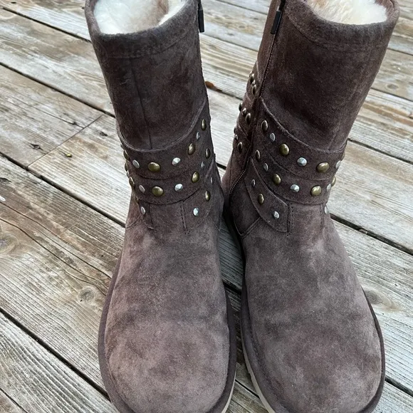 UGG Australia Rare Clovis Boots #3329 Expresso Suede Zip Studs Size 8 EUC