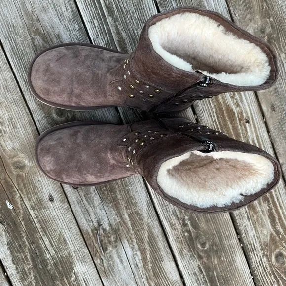 UGG Australia Rare Clovis Boots #3329 Expresso Suede Zip Studs Size 8 EUC