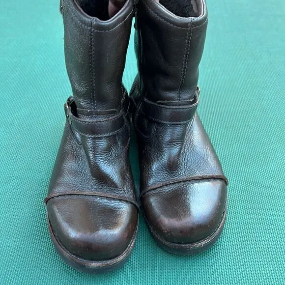 UGG Australia Rockville II Brown Distressed Biker Boots big boys Size 5M