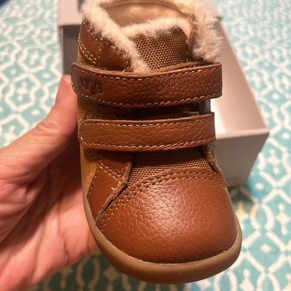 UGG Baby Rennon II boots 02/03