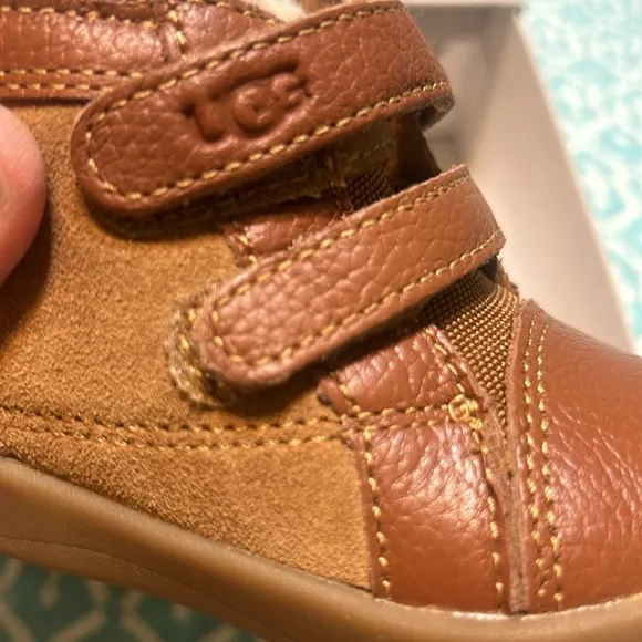 UGG Baby Rennon II boots 02/03