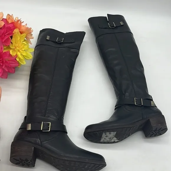 UGG Bess Black Leather Knee High Leg Boots Sz 6. TB2247E