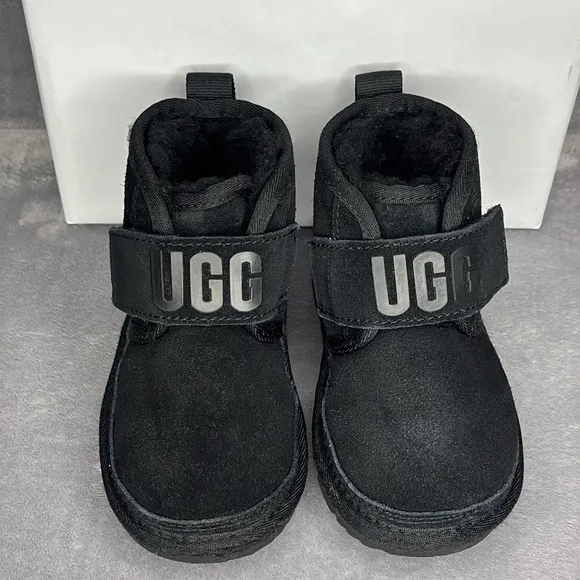 🔥🔥🔥UGG Black Suede toddler Boots Size: 9🔥🔥🔥