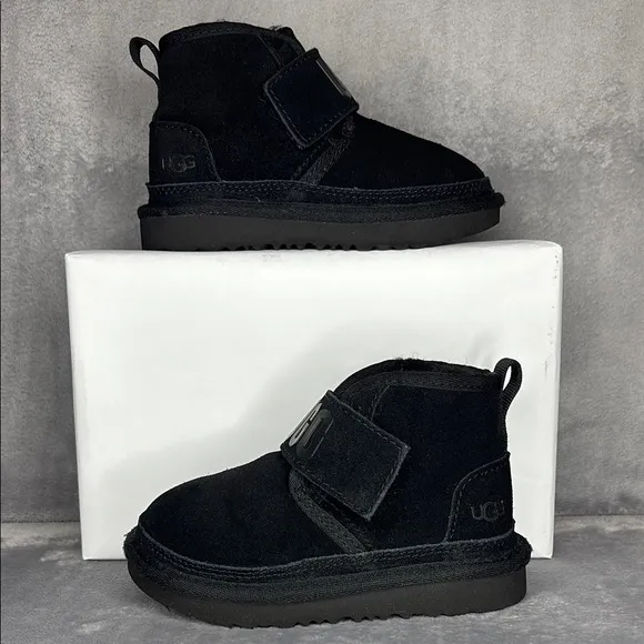 🔥🔥🔥UGG Black Suede toddler Boots Size: 9🔥🔥🔥