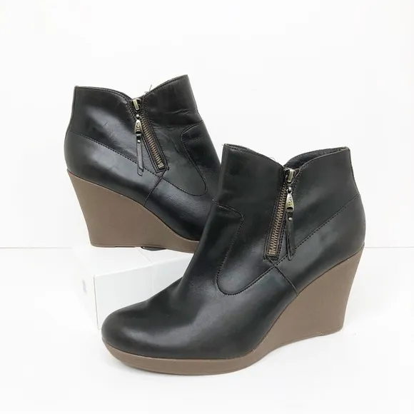 Ugg Brown leather Sherpa lined wedge ankle boots