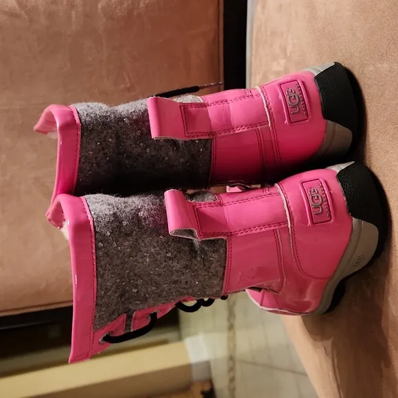 UGG Butte Pink boots youth Size 1 lace up waterproof winter snow boots