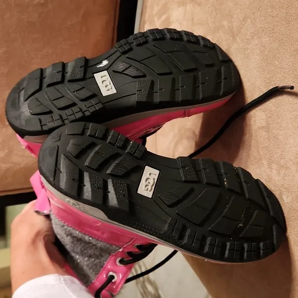 UGG Butte Pink boots youth Size 1 lace up waterproof winter snow boots