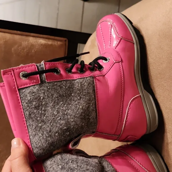UGG Butte Pink boots youth Size 1 lace up waterproof winter snow boots