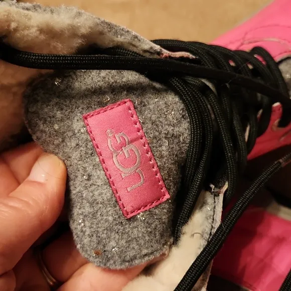 UGG Butte Pink boots youth Size 1 lace up waterproof winter snow boots