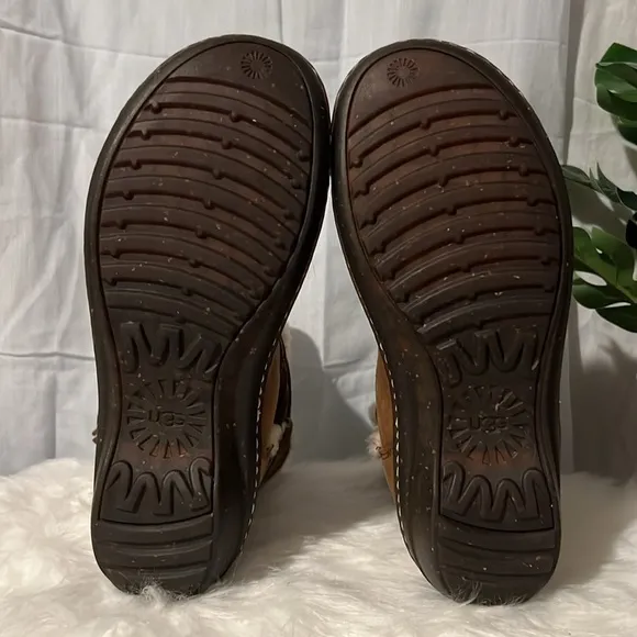 UGG Caspia Leather Lace Up Boots