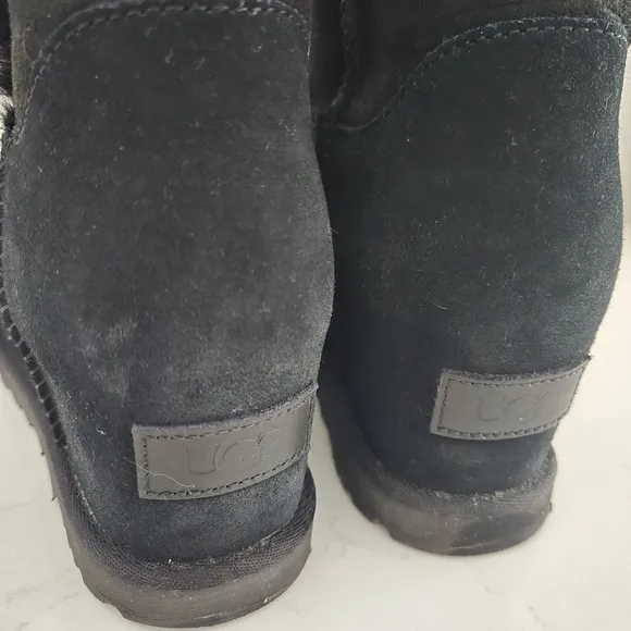 Ugg Classic Femme Hidden Wedge Black Suede Leather Ankle Boot Toggle Zip Size 6