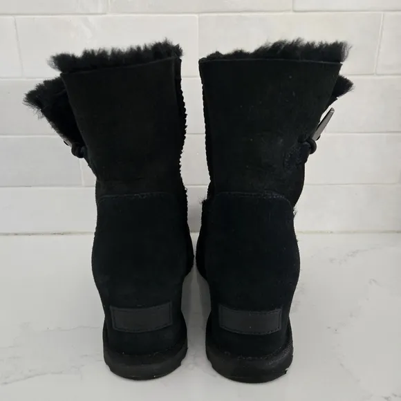 Ugg Classic Femme Hidden Wedge Black Suede Leather Ankle Boot Toggle Zip Size 6